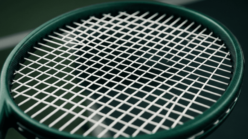 블레이드 v10 100 Pro의 16x20 스트링 패턴 디테일